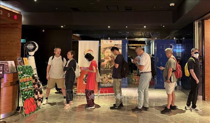 Khán giả trước buổi công chiếu phim "Thanh âm vượt đại dương". Ảnh: Lê Anh/PV TTXVN tại Hong Kong