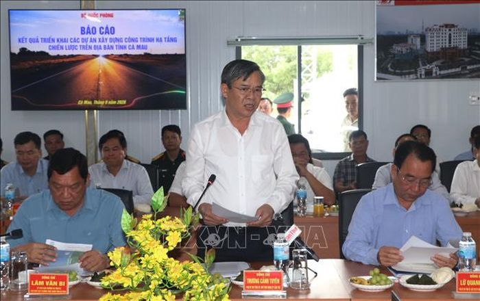 Chủ tịch UBND thành phố Cần Thơ Trương Cảnh Tuyên phát biểu.