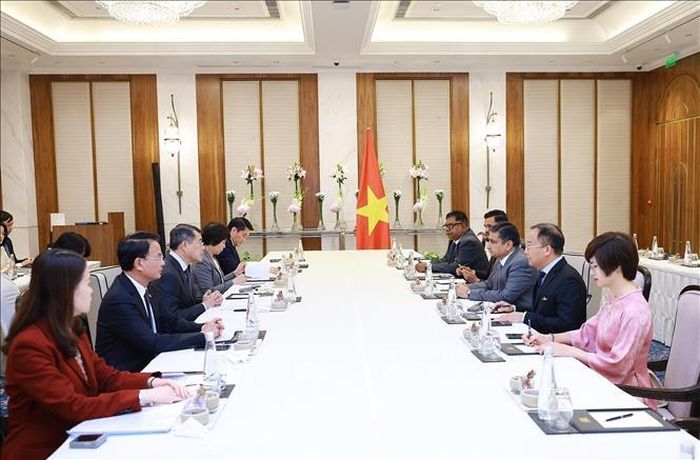 Thủ tướng Lê Minh Hưng tiếp ông Sanjay Dhawan, Phó Chủ tịch Tập đoàn ACME của Ấn Độ. Ảnh: Dương Giang/TTXVN