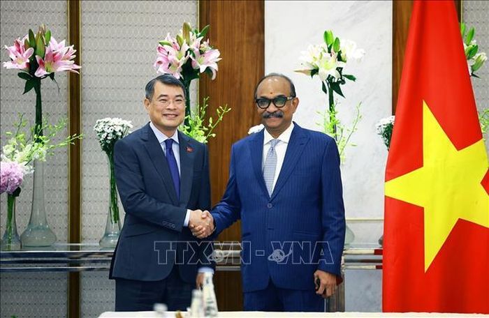 Thủ tướng Lê Minh Hưng tiếp ông Grandhi Mallikarjuna Rao, Chủ tịch Tập đoàn GMR của Ấn Độ. Ảnh: Dương Giang/TTXVN