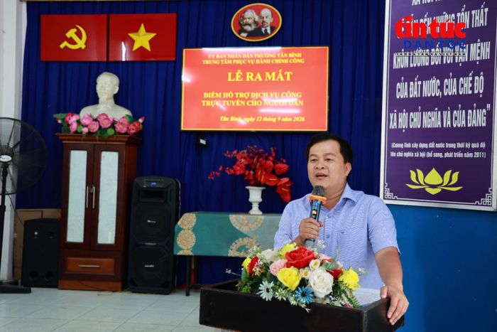 Ông Trần Quang Tùng, Giám đốc Trung tâm Phục vụ hành chính công phường Tân Bình, phát biểu tại lễ ra mắt.