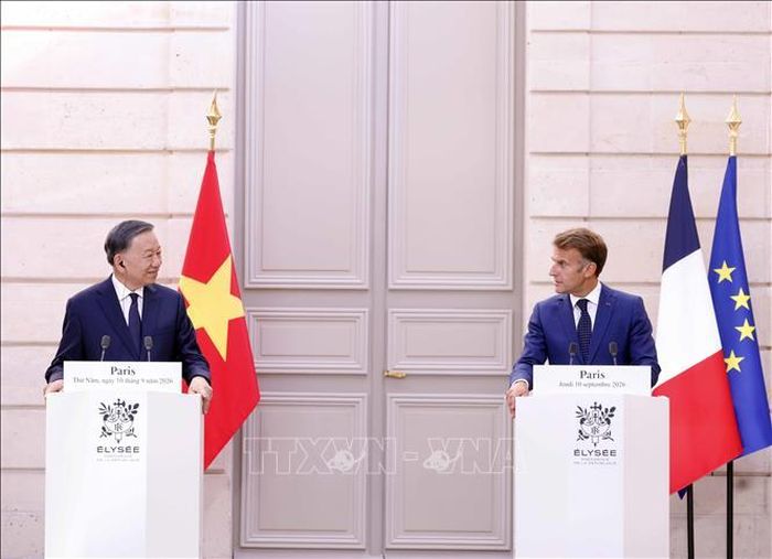 Tổng Bí thư, Chủ tịch nước Tô Lâm và Tổng thống Pháp Emmanuel Macron gặp gỡ báo chí. Ảnh: Thống Nhất/TTXVN