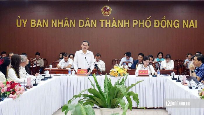 Ủy viên Ban Thường vụ Thành ủy, Phó Chủ tịch UBND Tp.Đồng Nai Lê Trường Sơn chủ trì tọa đàm với chủ đề “Phát triển cơ sở dưỡng lão thành phố Đồng Nai”.