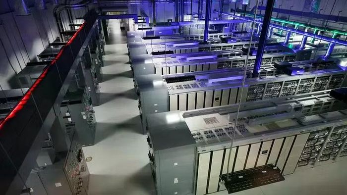 Các trung tâm dữ liệu cần hệ thống lưu trữ năng lượng công suất cao để quản lý khối lượng công việc biến động. Ảnh: Getty.