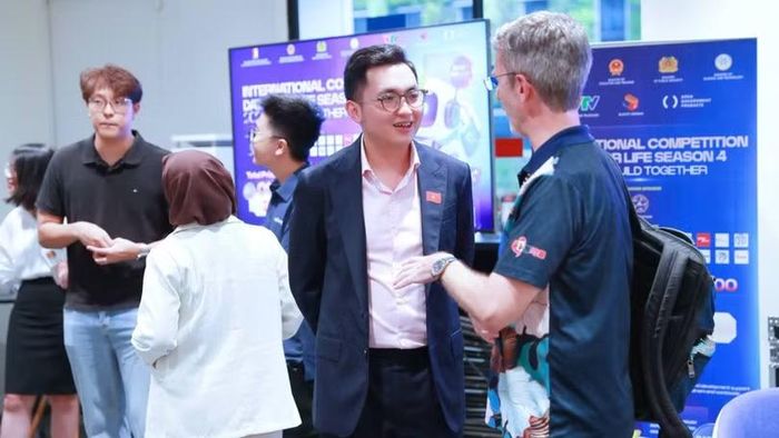 Các doanh nghiệp trao đổi cởi mở tại chương trình. Ảnh: C06