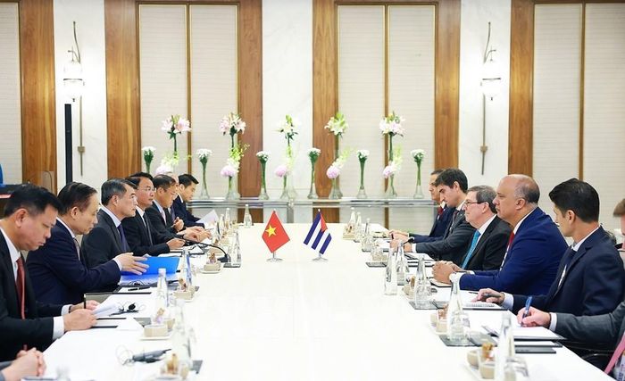 Thủ tướng Lê Minh Hưng tiếp Bộ trưởng Ngoại giao Cuba Bruno Rodríguez Parrilla. Ảnh: Dương Giang – TTXVN