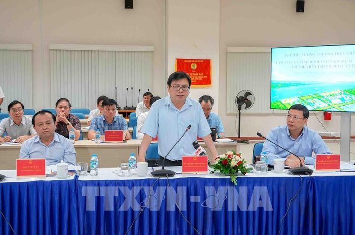 Thứ trưởng Bộ Công Thương Trương Thanh Hoài phát biểu tại buổi làm việc. Ảnh: Thanh Liêm - TTXVN