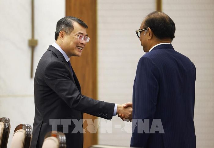 Thủ tướng Lê Minh Hưng tiếp ông Grandhi Mallikarjuna Rao, Chủ tịch Tập đoàn GMR của Ấn Độ. Ảnh: Dương Giang – TTXVN