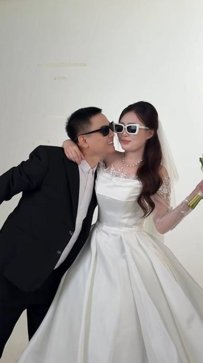 Nhiều khán giả cho rằng Hoài Lâm chụp ảnh cưới.