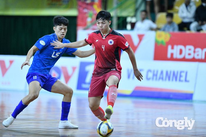 Tân Hiệp Hưng TP.HCM có bàn rút ngắn tỉ số xuống 1-2, nhưng vẫn chấp nhận nhìn Thái Sơn Bắc vào chung kết. Ảnh: Đình Viên.