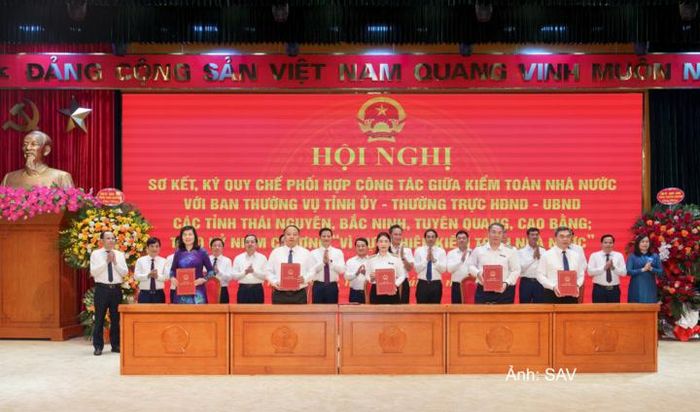 KTNN và Ban Thường vụ Tỉnh ủy, Thường trực HĐND, UBND tỉnh Tuyên Quang ký Quy chế phối hợp.