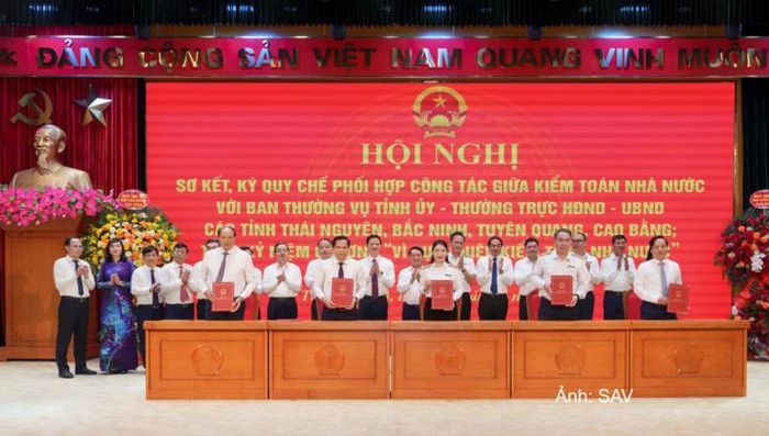 KTNN và Ban Thường vụ Tỉnh ủy, Thường trực HĐND, UBND tỉnh Cao Bằng ký Quy chế phối hợp.