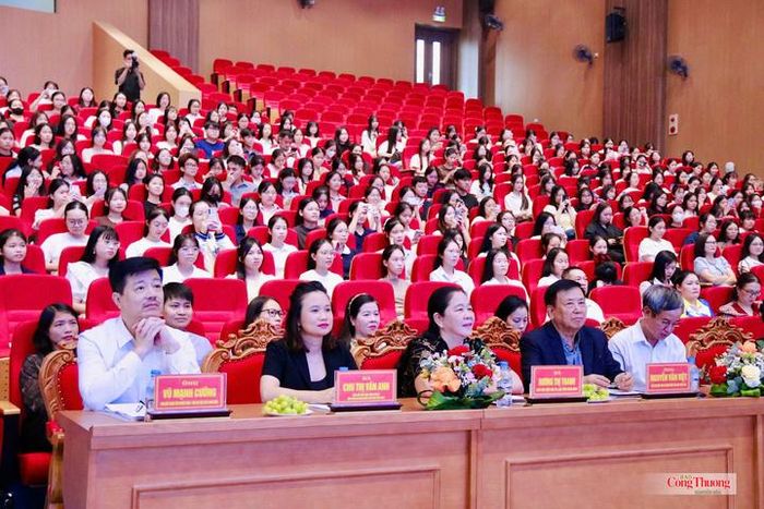 Đại biểu tham dự hội thảo.