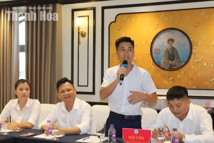 Hội viên Câu lạc bộ Đầu tư và Khởi nghiệp doanh nhân trẻ Thanh Hóa phát biểu tại hội nghị.