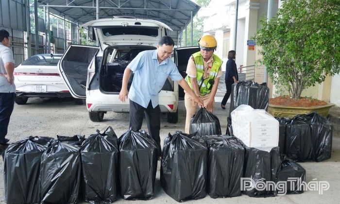 Số lượng lớn thuốc lá bị tạm giữ.
