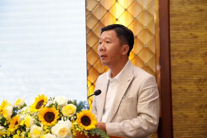  Ông Nguyễn Văn Lăng - Tổng Giám đốc Công ty CP Becamex Bình Định giới thiệu tiềm năng, lợi thế, cơ hội thu hút đầu tư vào khu công nghiệp Becamex VSIP Bình Định và các khu công nghiệp trên địa bàn tỉnh. Ảnh: H.P 