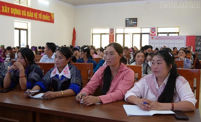 Hơn 200 học viên là đại diện các trường học, cơ sở kinh doanh dịch vụ ăn uống và cơ sở lưu trú tham gia buổi tập huấn.