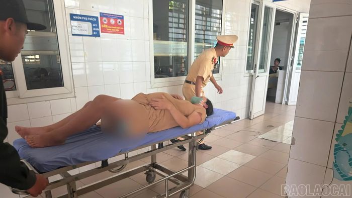 Tổ công tác Đội CSGT đường bộ số 3 đã đưa sản phụ tới cơ sở y tế kịp thời.