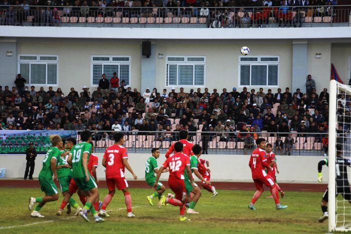 Các pha bóng nguy hiểm của Lâm Đồng đều xuất phát từ hai cánh và những quả phạt góc