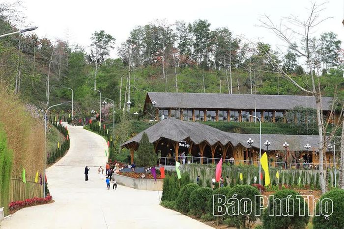 Khu du lịch sinh thái Ngòi Hoa, xã Mường Hoa được đông đảo du khách lựa chọn vì cảnh quan và môi trường luôn xanh, sạch, đẹp.