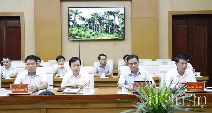 Các đại biểu tham dự buổi làm việc.
