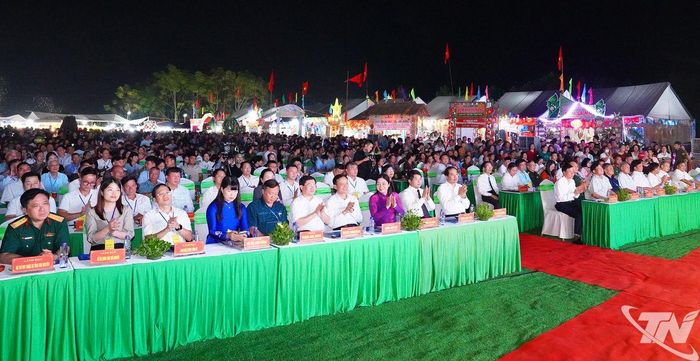 Các đại biểu dự buổi Lễ.