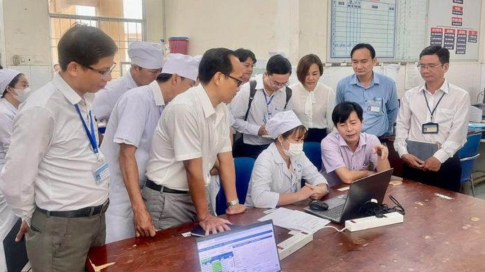 Trung tâm Y tế Hòn Đất đẩy mạnh hoạt động chuyển đổi số để nâng cao chất lượng phục vụ