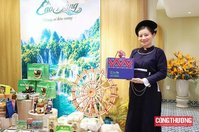  Bà Phan Thị Huế - Đại diện Công ty TNHH Nọong Huế Cao Bằng bày tỏ nguyện vọng tiếp tục nhận được sự đồng hành từ Đoàn Thanh niên, Hội Liên hiệp Phụ nữ và Sở Công Thương, qua đó không chỉ giúp đặc sản địa phương mở rộng thị trường tiêu thụ mà còn truyền cảm hứng khởi nghiệp đến lực lượng thanh niên vùng cao 