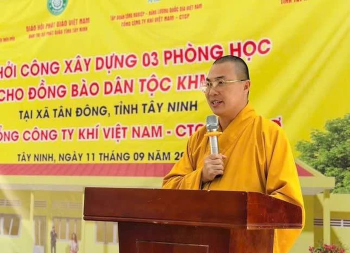 Đại đức Thích Minh Phú phát biểu tại buổi lễ