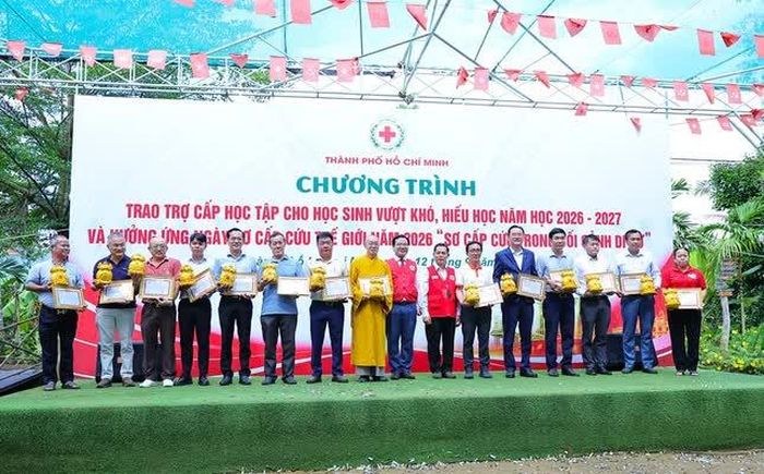 Biểu dương các cá nhân, đơn vị đồng hành cùng chương trình