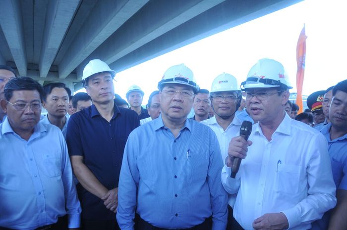 Ông Trương Cảnh Tuyên, Chủ tịch UBND TP Cần Thơ, đề nghị An Giang, Đồng Nai hỗ trợ đá để bảo đảm tiến độ dự án cao tốc Châu Đốc - Cần Thơ - Sóc Trăng.