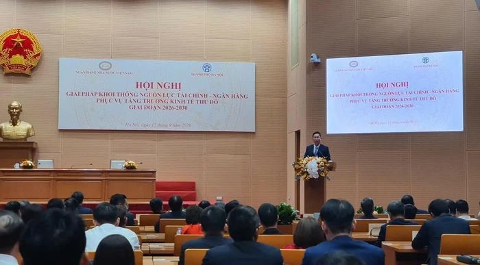 Giám đốc Sở Tài chính Hà Nội Nguyễn Ngọc Tú báo cáo tại hội nghị. Ảnh: Thái Hồng
