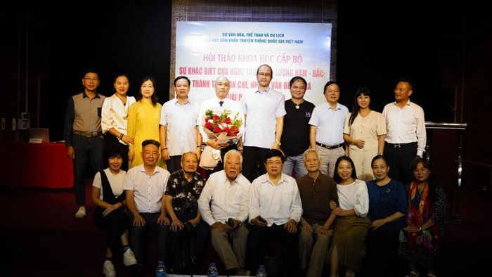 Ban tổ chức và khách mời tại hội thảo. Ảnh: Thanh Mai