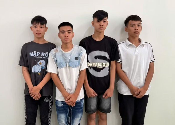 Các đối tượng Nguyễn Ngọc Phúc, Lai Hoàng Phúc, Lê Quốc An, Nguyễn Thành Tài (từ trái qua) tại cơ quan điều tra.