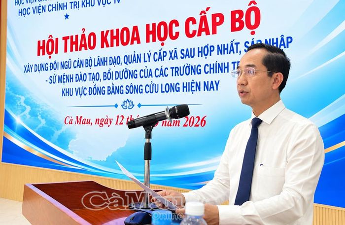 Phó Bí thư Tỉnh uỷ, Chủ tịch Uỷ ban MTTQ Việt Nam tỉnh Cà Mau Hồ Thanh Thuỷ phát biểu tại hội thảo.