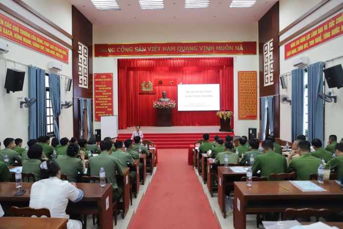 Quang cảnh lớp tập huấn. Ảnh: congan.khanhhoa.gov.vn