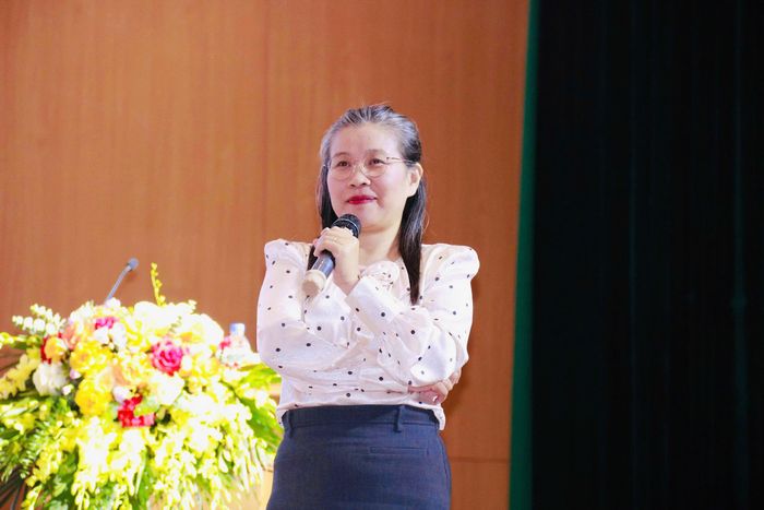 TS.BS. Nghiêm Nguyệt Thu, Phó Chủ tịch Hội Tiết chế Dinh dưỡng Việt Nam, phân tích những vấn đề dinh dưỡng thường gặp ở người trẻ. Ảnh: VBA
