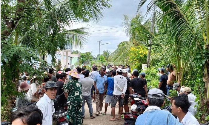 Người dân tập trung tại hiện trường. Ảnh: CAND.