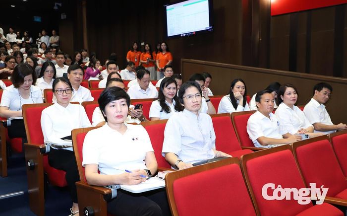 Cán bộ, công chức, viên chức, người lao động Tòa án nhân dân dự hội nghị