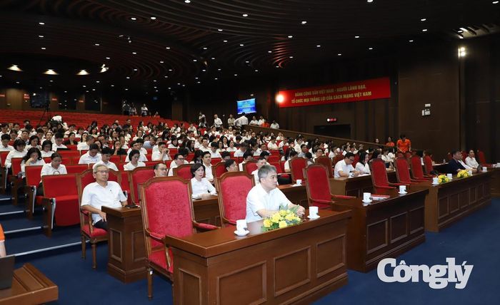 Các đại biểu dự hội nghị.