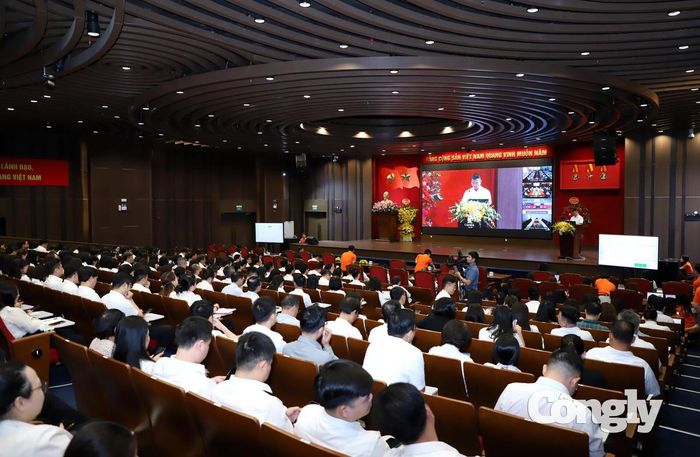 Toàn cảnh hội nghị.
