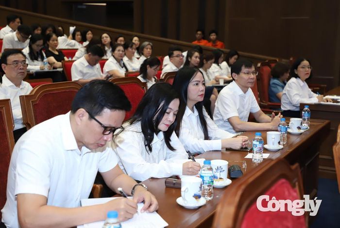 Lãnh đạo các đơn vị thuộc TANDTC dự hội nghị.