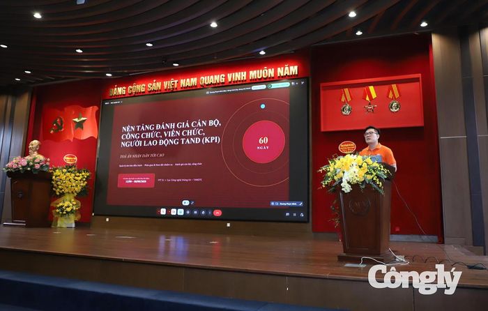 Chuyên gia Công ty TNHH FPT IS giới thiệu tổng quan hệ thống.