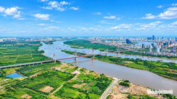 Một trong những tiềm năng lớn của không gian sông Hồng là quỹ đất và không gian xanh. Ảnh: Lại Tấn