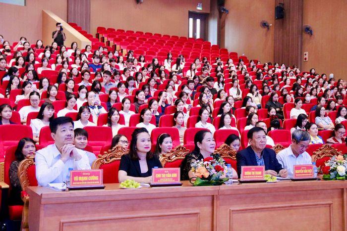 Sự kiện thu hút sự quan tâm của các bạn trẻ. Ảnh: Hoàng Anh