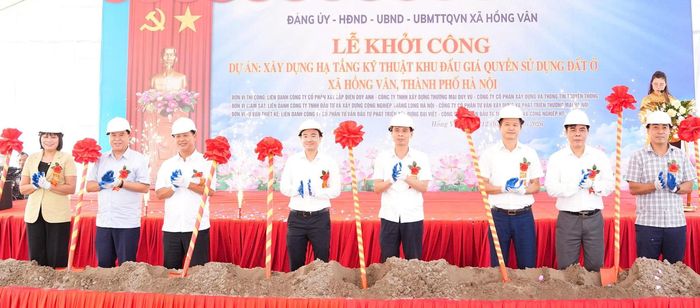 Nghi thức khởi công dự án. Ảnh: Vũ Hậu.