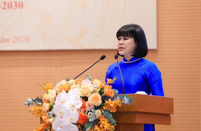 Giám đốc Ngân hàng Nhà nước Chi nhánh Khu vực I Nguyễn Thị Hòa tham luận tại hội nghị. Ảnh: Hồng Thái