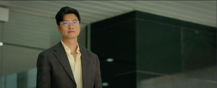 Vai Tùng của Trọng Lân cũng đang vấp nhiều tranh cãi từ khán giả. Từ một chàng trai hòa đồng với các bạn khi còn đi học cấp 3, Tùng đã trở thành một người hoàn toàn khác. Nhân vật Tùng càng về sau, khi trải qua mọi chuyện và Tùng nhận ra mình không thể có được tình cảm đáp lại, sự hiếu thắng đã nổi lên và chi phối toàn bộ suy nghĩ cũng như hành động của anh ta. Nhân vật Tùng thể hiện tính toán, mưu mẹo khiến khán giả có ác cảm.