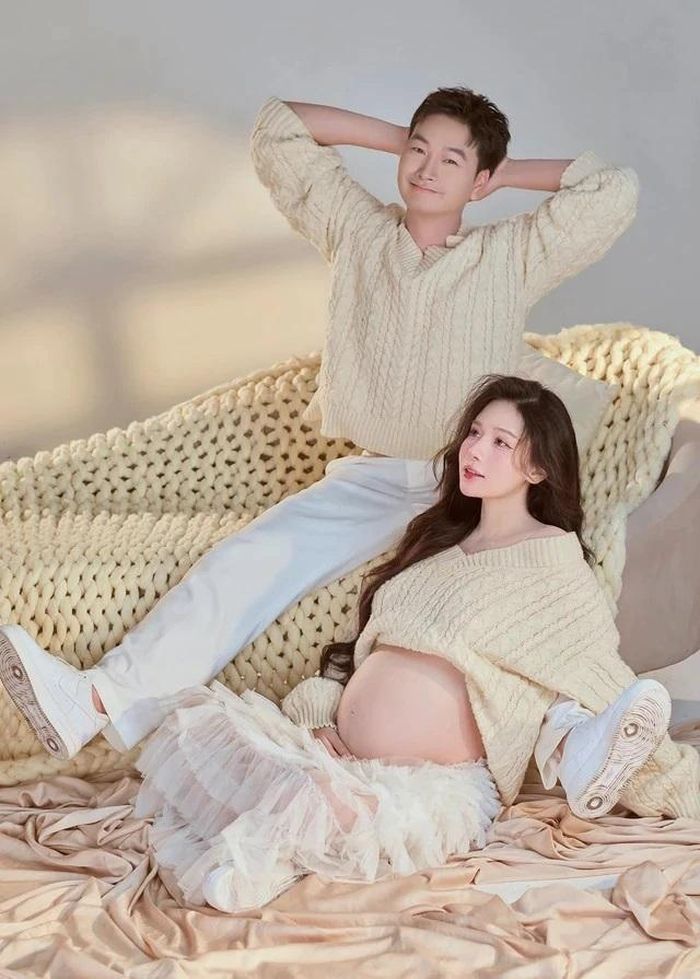Sau 4 tháng kết hôn, Trọng Lân đã chia sẻ tin vui vợ anh đang mang thai con đầu lòng. Thời điểm nam diễn viên vào vai ông bố trên phim cũng là thời điểm biết tin vợ có bầu, đó là một cảm xúc thú vị của Trong Lân khi lần đầu được làm ông bố trong phim lẫn ngoài đời cùng lúc.
