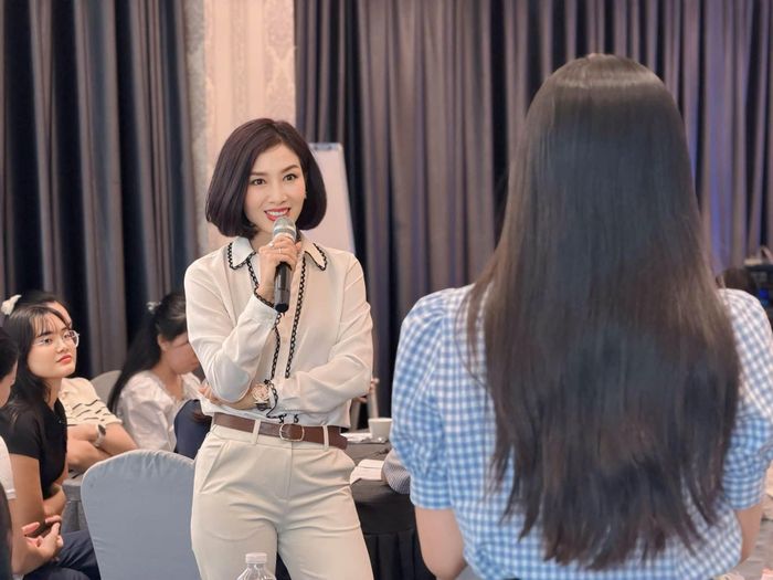 Thu Hương đang làm nghiên cứu sinh bằng Tiến sĩ thứ 2 về lĩnh vực y sinh và sức khỏe cộng đồng. 